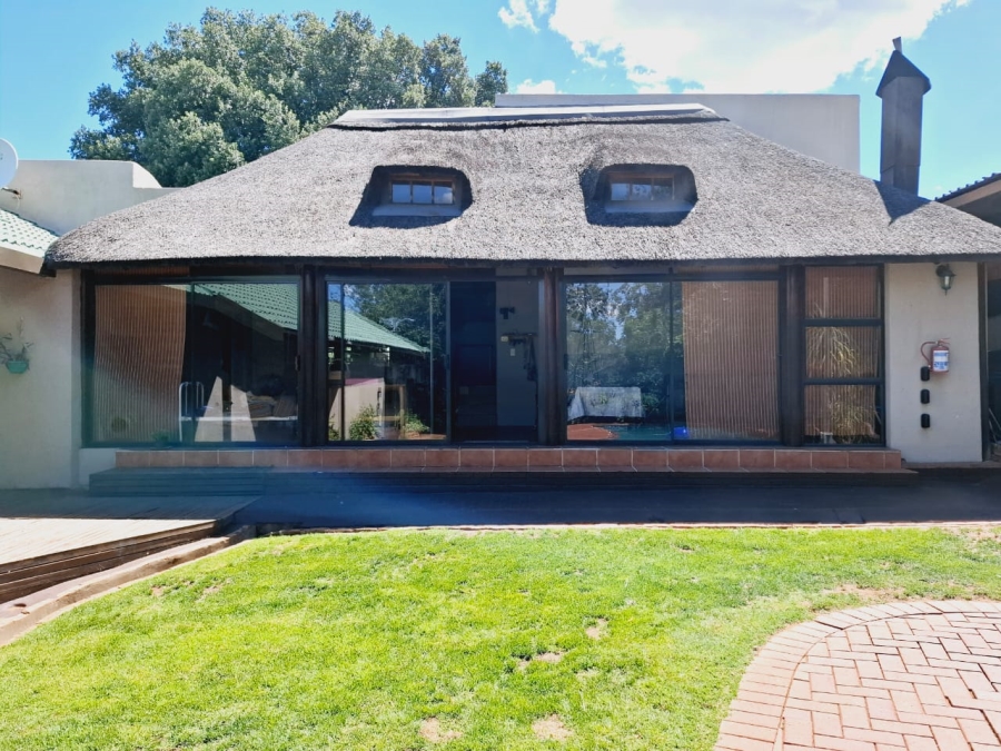 4 Bedroom Property for Sale in Pellissier Free State